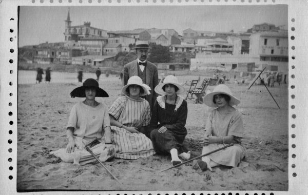 29- Década de 1920. Márgenes perforados.